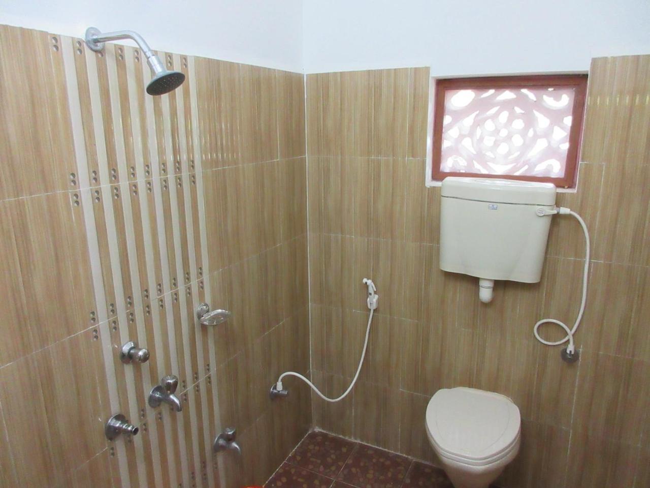 Hotel Anjali Lodge Mālvan Dış mekan fotoğraf